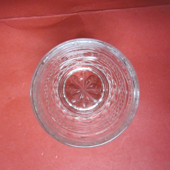 VINTAGE 50'S PRESSED GLASS TEALIGHT HOLDER W/DIAMOND CUTS AND BARS FLOWER BOTTOM - Picture 4 of 5